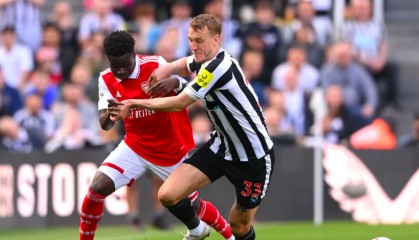 壹号娱乐- 英超争冠格局突变，曼城阿森纳展开巅峰对决