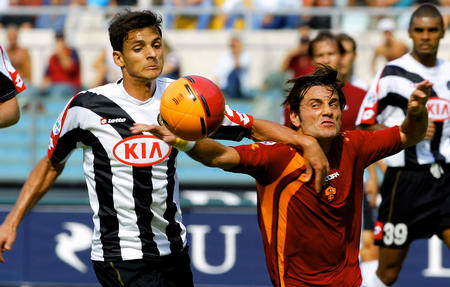 乌迪内斯青春组合连线撕破对手防线  乌迪内斯青春组合连线撕破对手防线