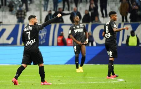 布雷斯特补时绝平朗斯,法甲保级关键战现平局  布雷斯特补时绝平朗斯,法甲保级关键战现平局